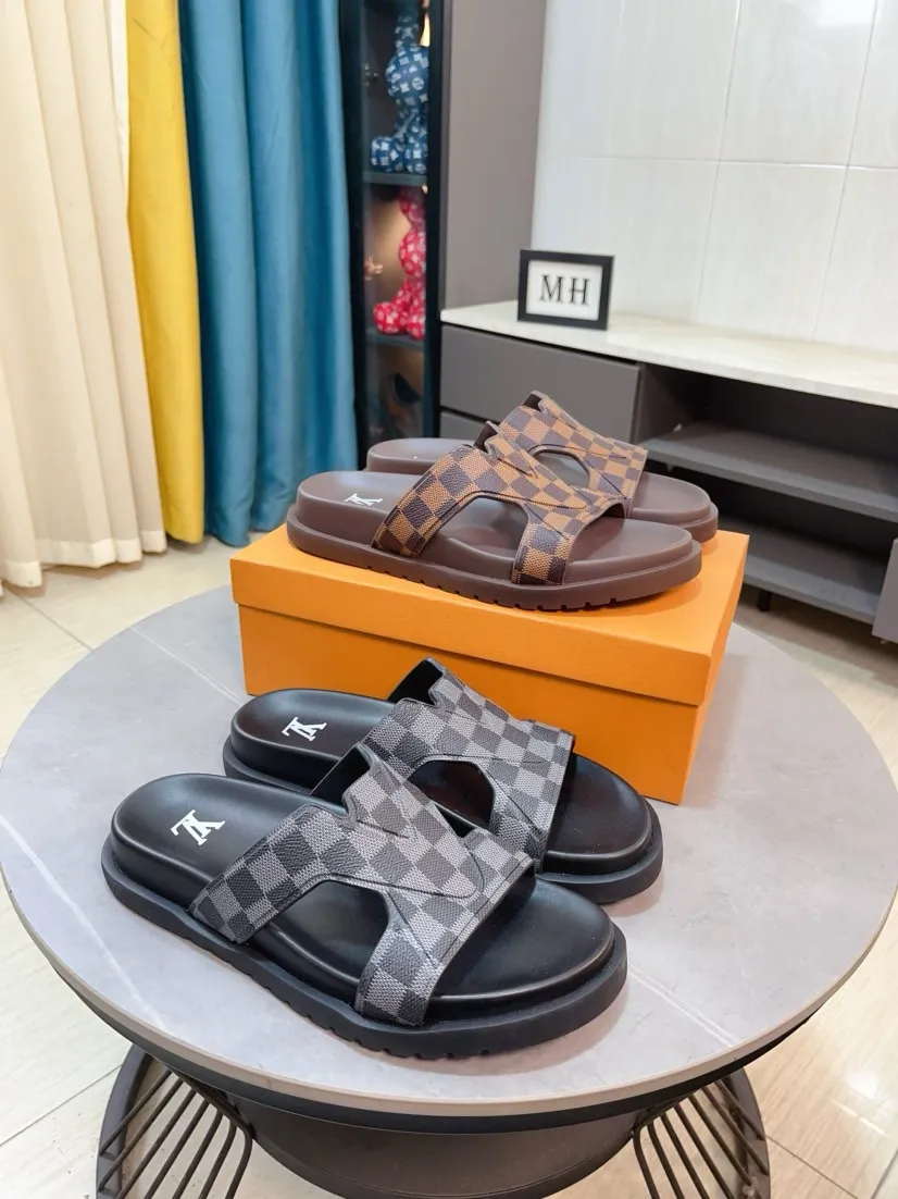 Men's shoes 💰360🌹🌹 (lv-Louis Vuitton) new men's sandals, high-end boutique, exquisite embossed logo decoration on the upper, fine workmanship, super soft soles, casual, loose and comfortable, a must-have in summer! \nsize：38-44